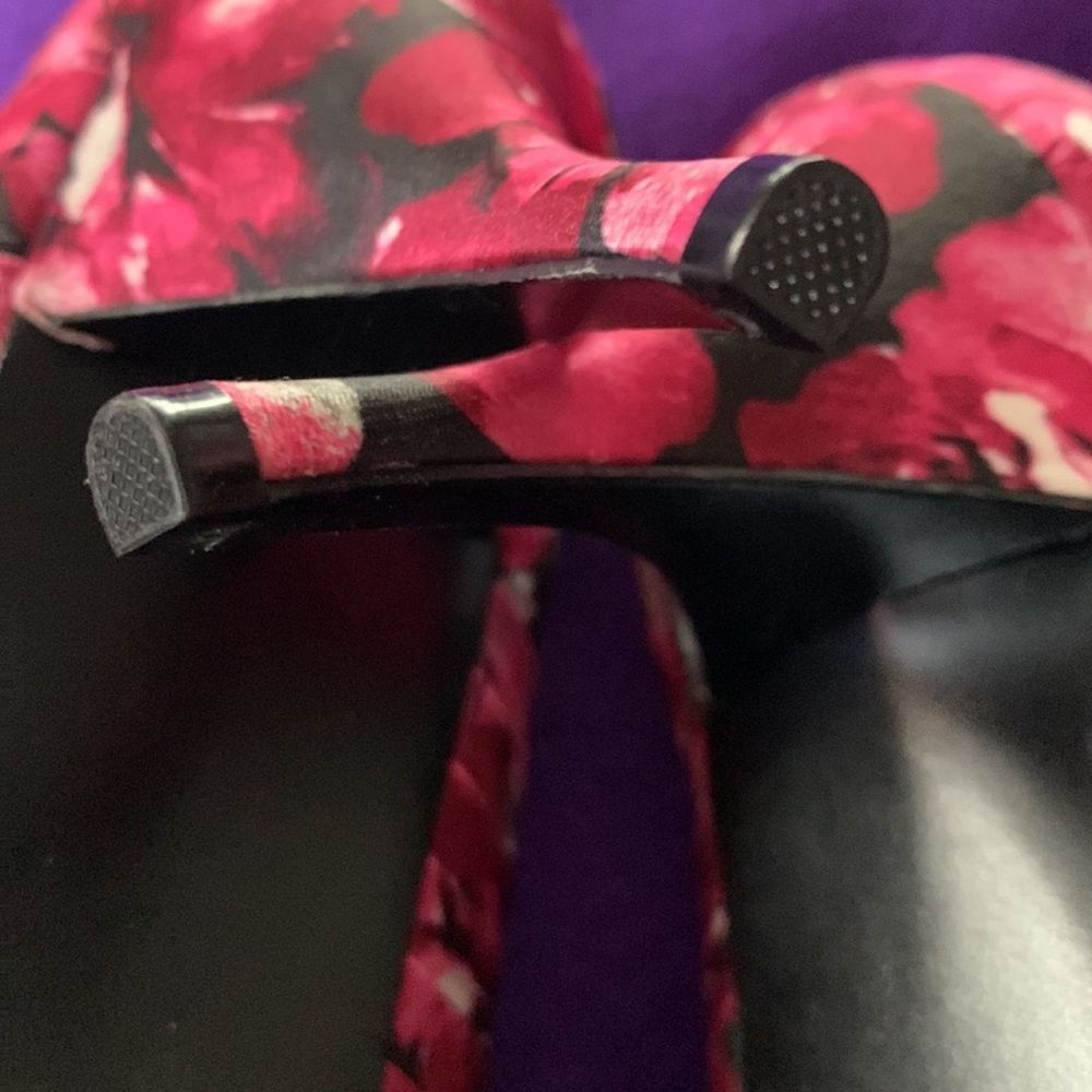 NWOT White House Black Market Floral Satin-Like Peep-Toe Heels - Picture 9 of 13